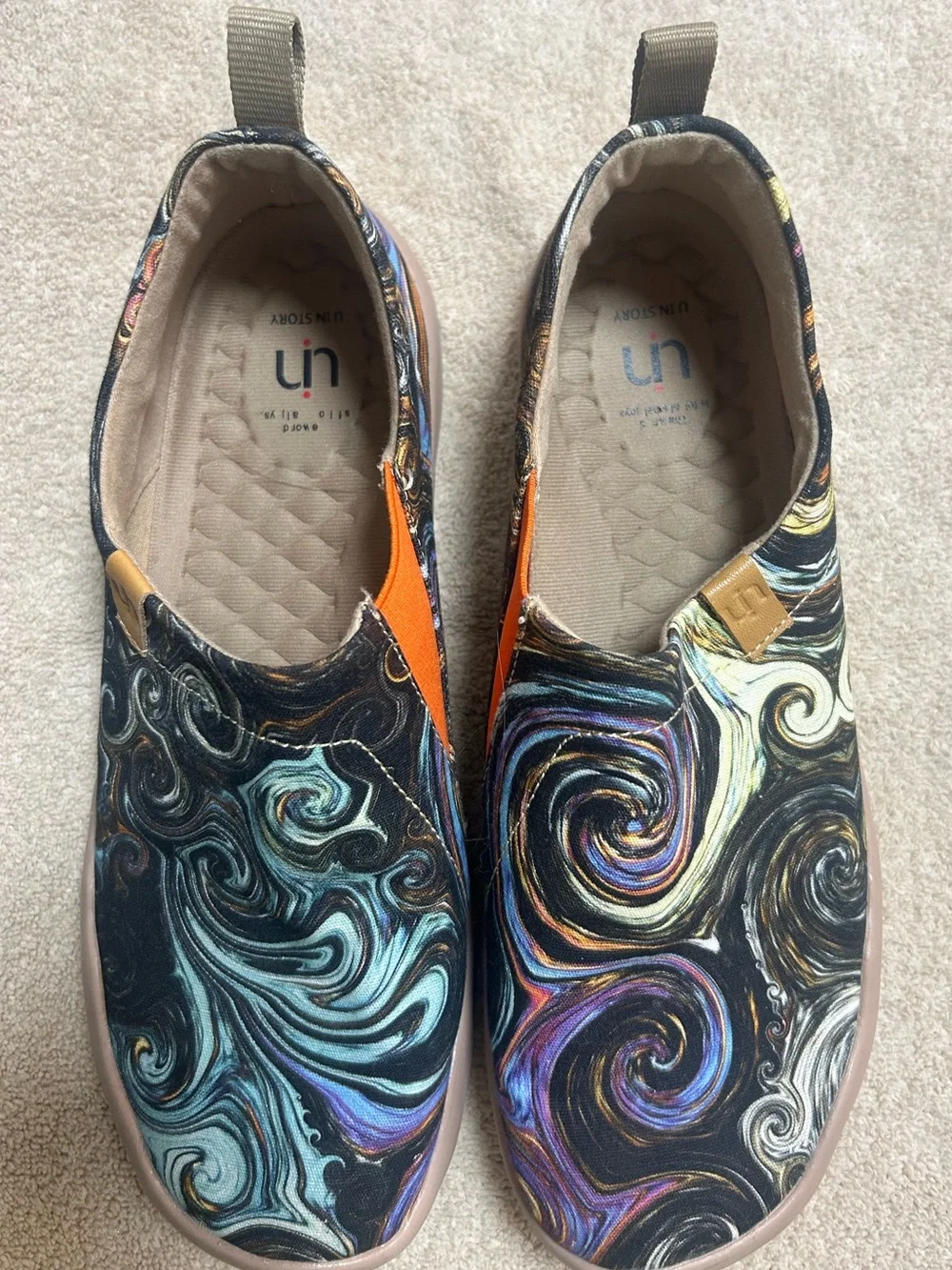 UIN STARTY NIGHT II Slip on Travel shoes. Womens Size 9 almost new
